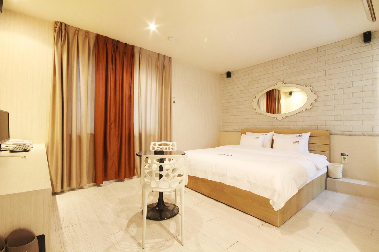 Hotel Zara Changwon Exteriör bild