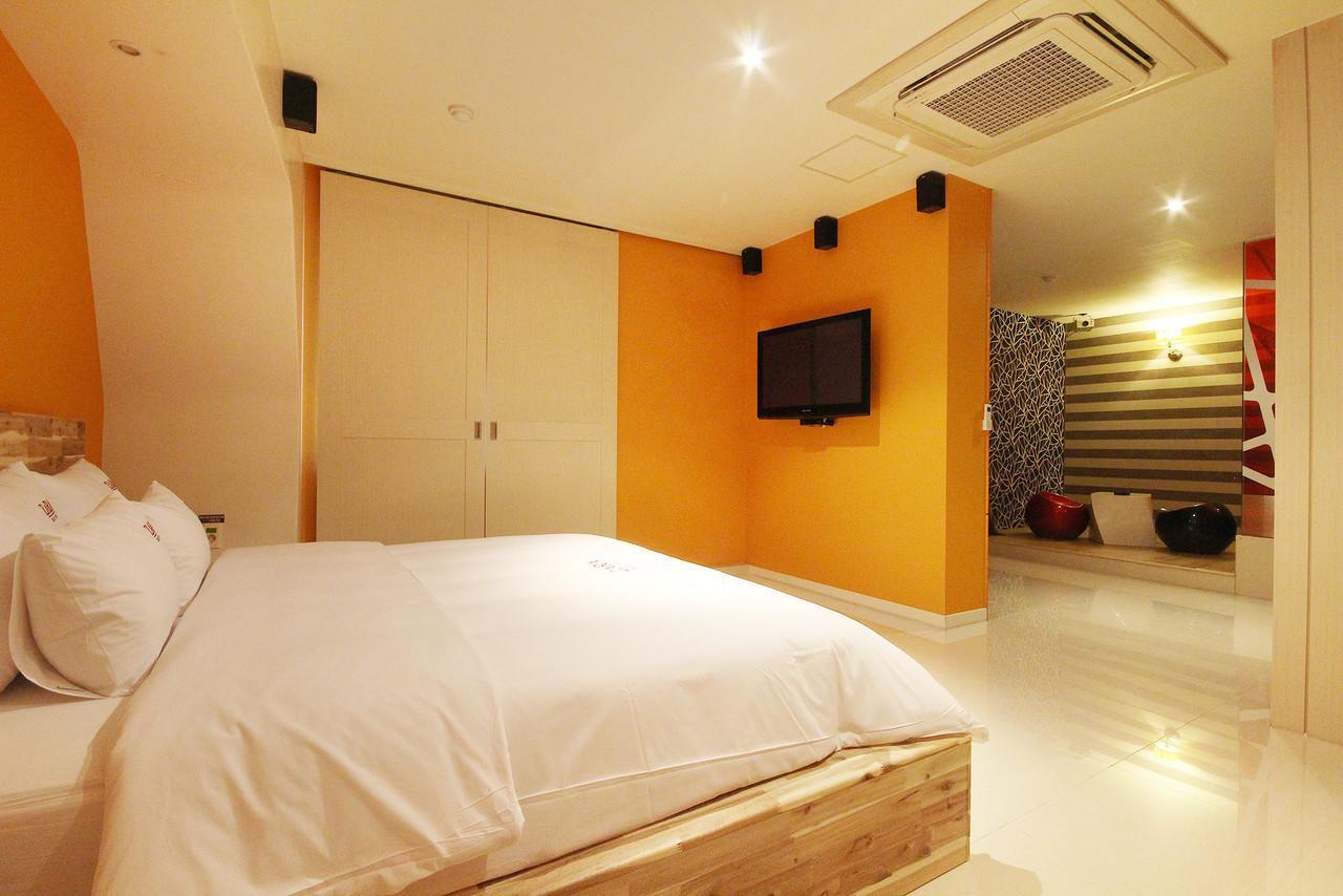 Hotel Zara Changwon Exteriör bild