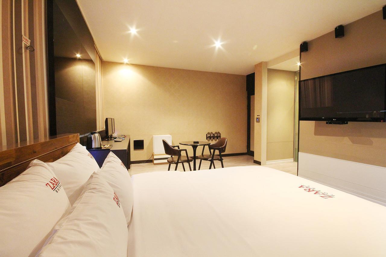 Hotel Zara Changwon Exteriör bild